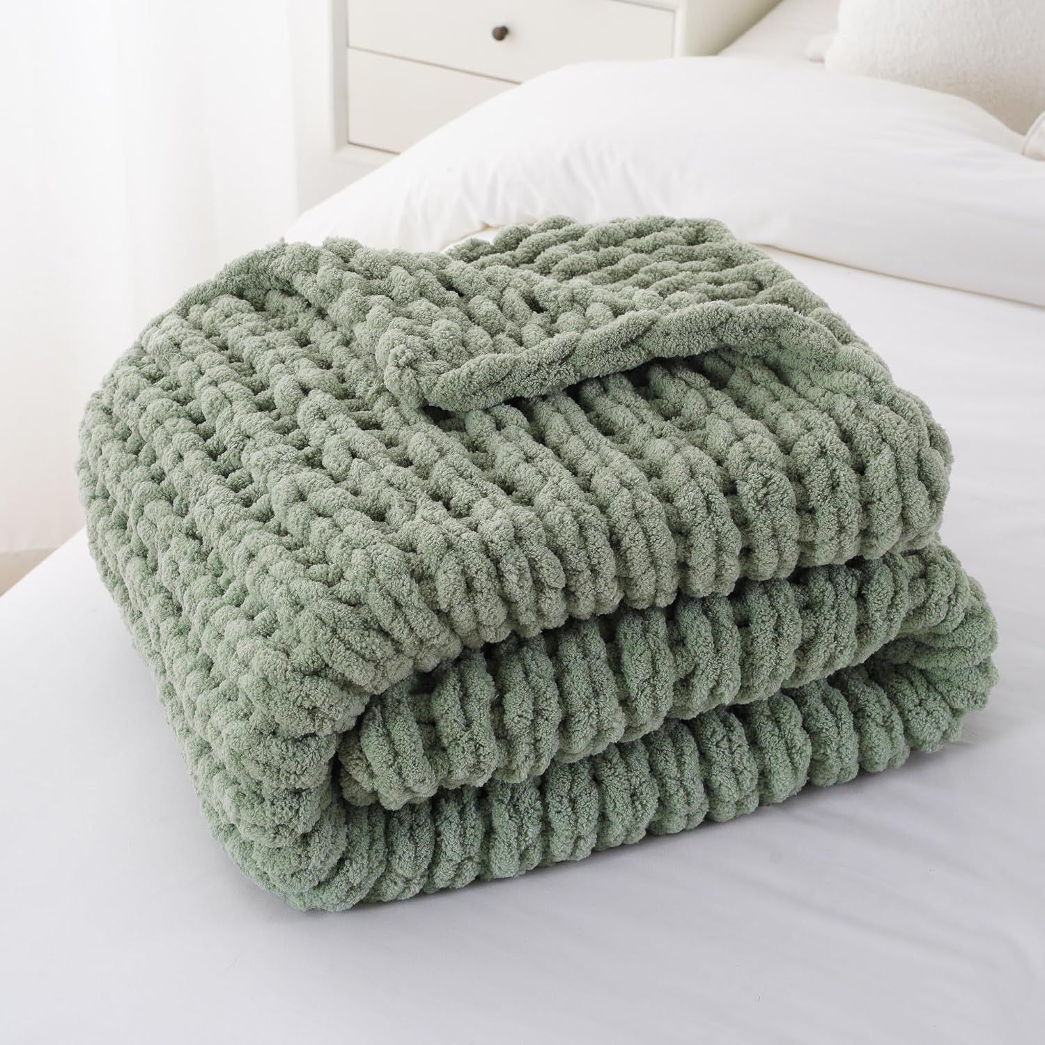 Battilo Sage Green Chunky Knit Throw Blanket, Soft and Thick Chenille Throw Blanket, 50"x60" Handmade Cable Knit Crochet Blanket, Cozy Knot Knitted Throw Blankets for Couch Home Decor, Light Green
