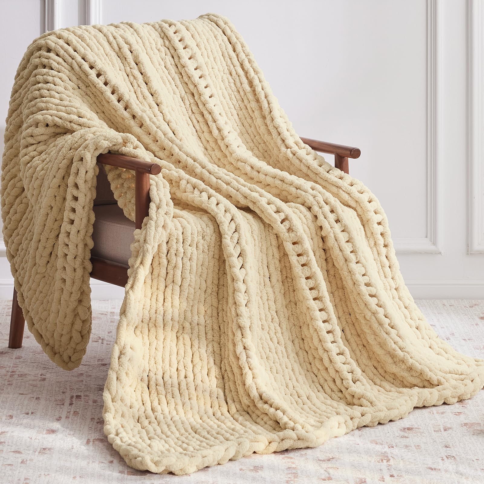 Chunky Knit Throw Blanket, 50''*60'' Knitted Throw Chenille Yarn for Bed Couch, Handmade Cream Crochet Big Thick Blanket, Machine Washable Cute Comfy Blanket for Home Decor
