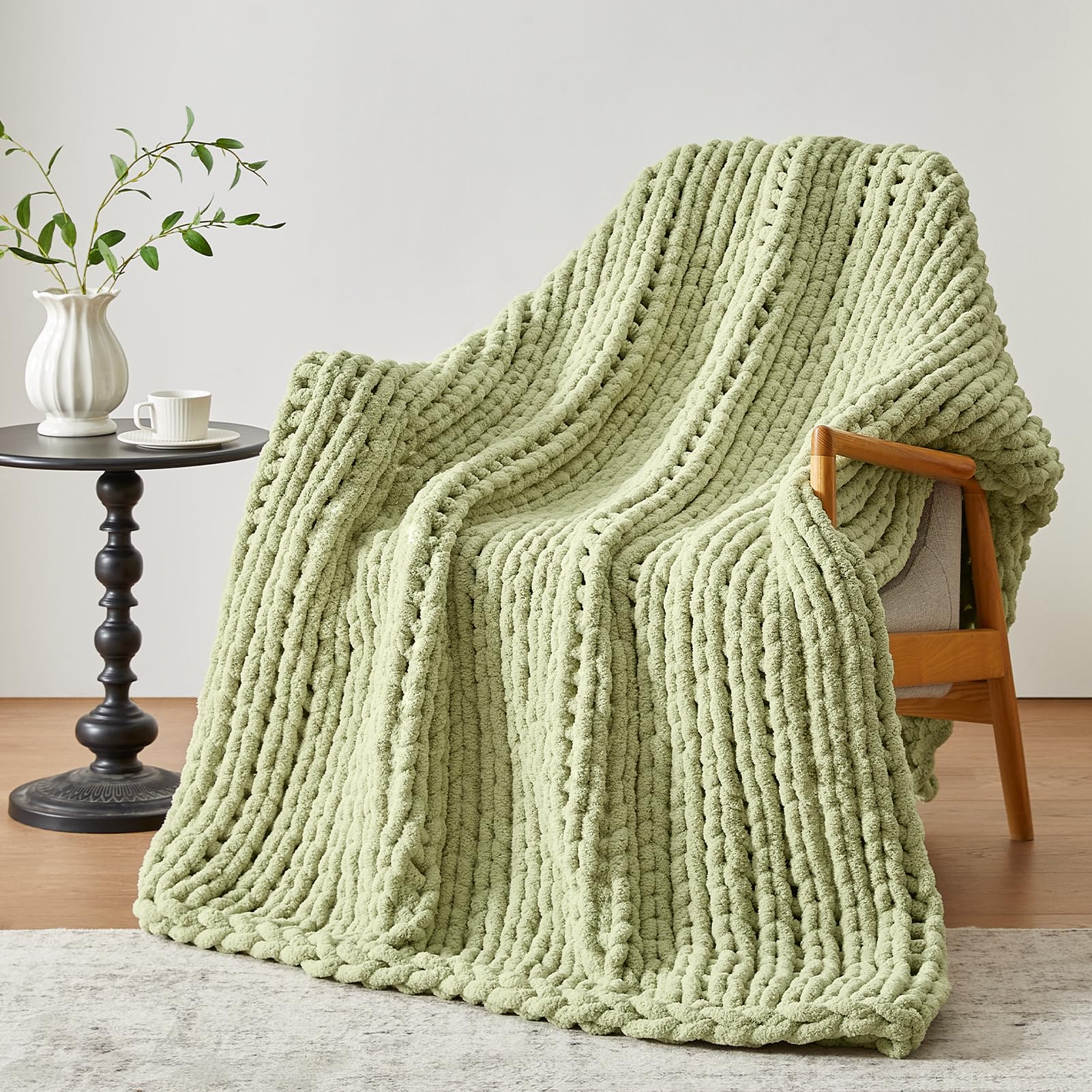 Chunky Knit Throw Blanket, 50''*60'' Knitted Throw Chenille Yarn for Bed Couch, Handmade Cream Crochet Big Thick Blanket, Machine Washable Cute Comfy Blanket for Home Decor
