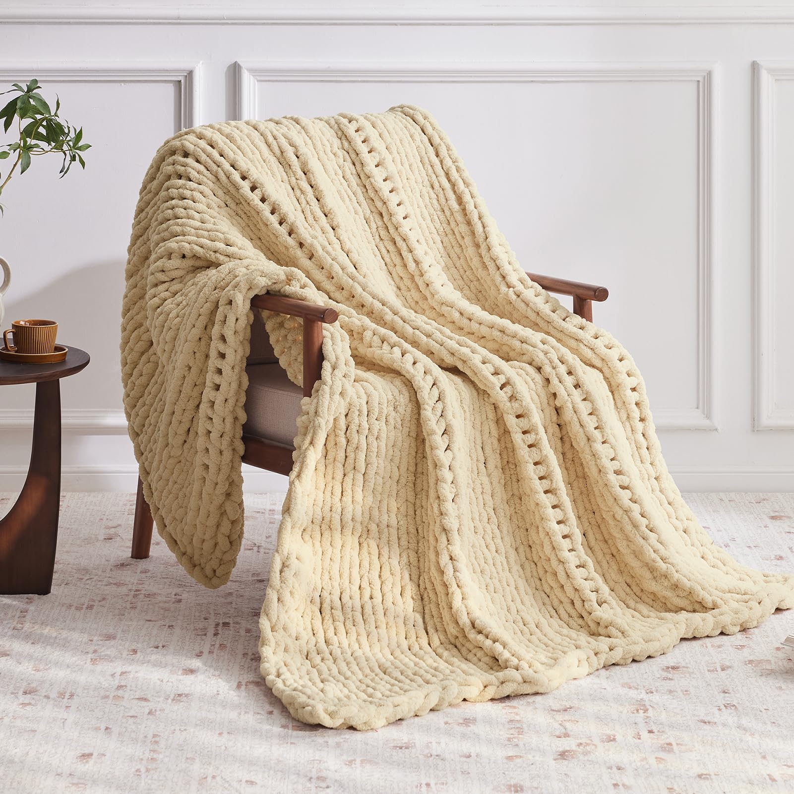 Chunky Knit Throw Blanket, 50''*60'' Knitted Throw Chenille Yarn for Bed Couch, Handmade Cream Crochet Big Thick Blanket, Machine Washable Cute Comfy Blanket for Home Decor