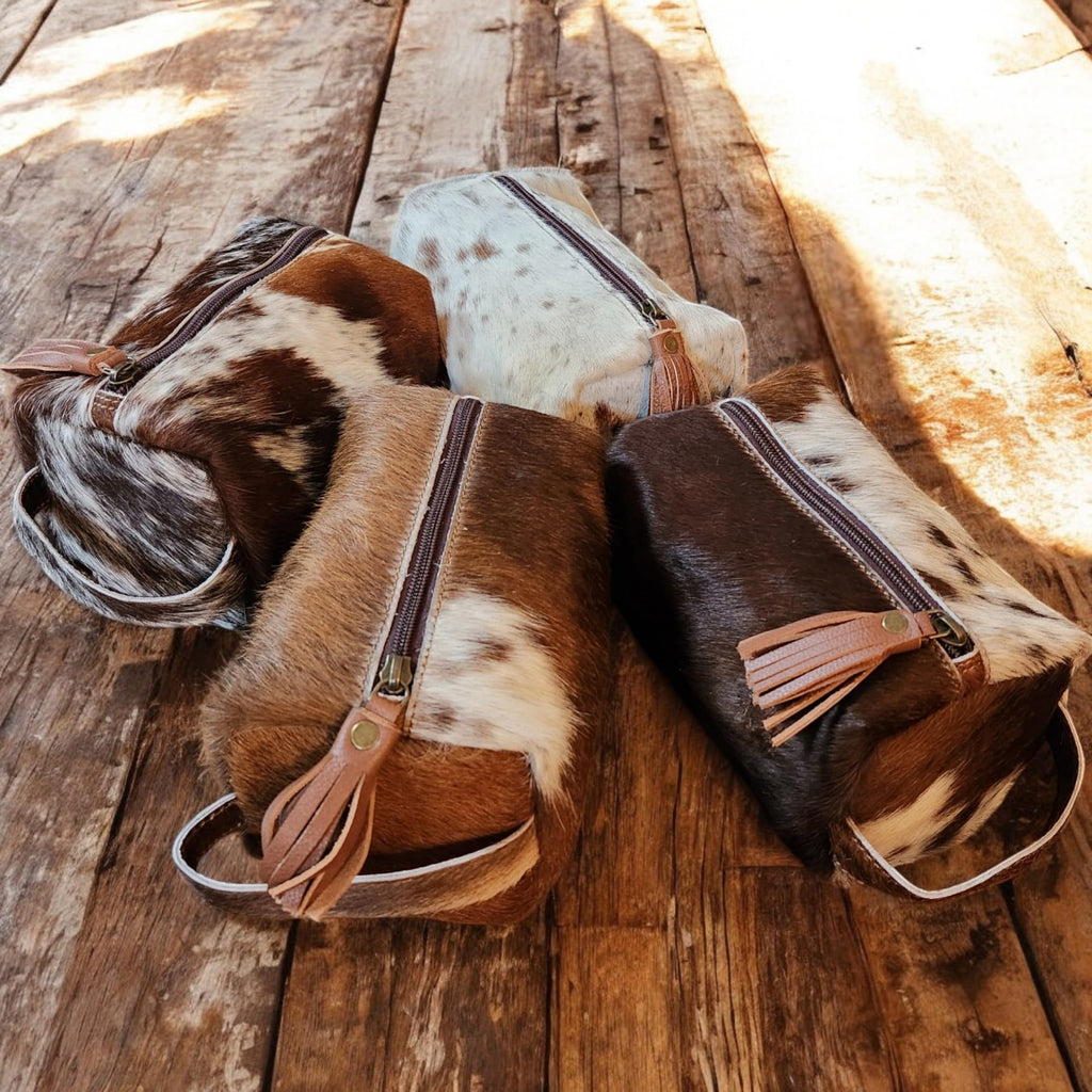 Ranch Junkie Mercantile Genuine Cowhide Handcrafted Cosmetic Pouch Highlands Cowhide Makeup Bag (Caramel Cowhide Mix)